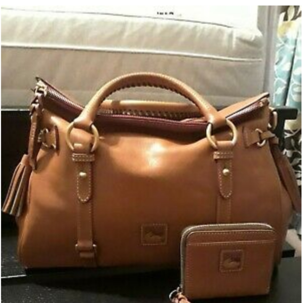 Dooney and Bourke Natural Florentine Satchel mediu